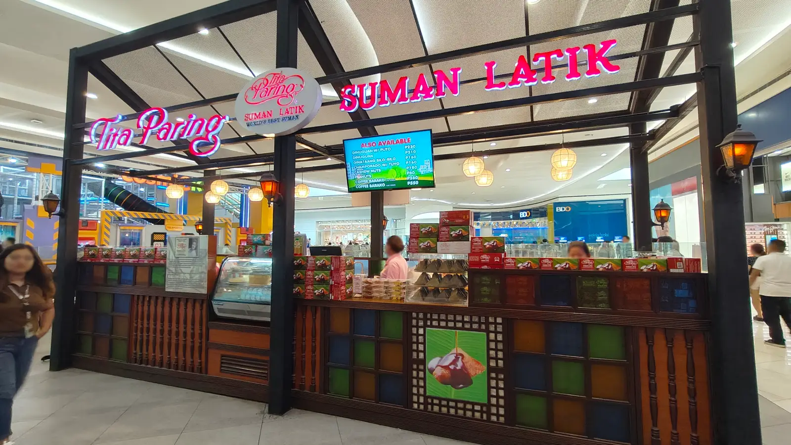 TITA PARING SUMAN LATIK in SM Mall of Asia